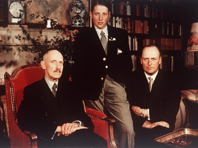 Tre generasjoner: Kong Haakon, Kronprins Olav og Prins Harald 1952. Foto: NTB arkiv